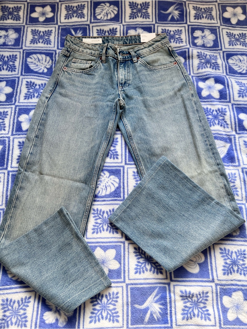 Zara Light Blue Relaxed fit boyfriend  Jeans. Size 0. Inseam 28